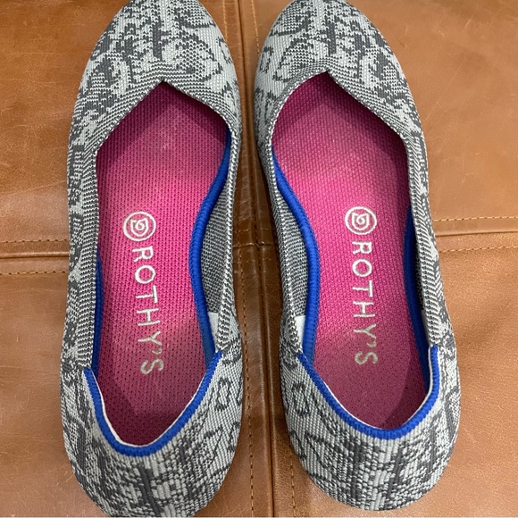 ROTHY’S The Flat Retired Color Grey Stone Snake Print Classic Round Toe Size 7.5 - Picture 4 of 5